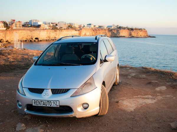 Прокат Mitsubishi Grandis(Митсубиси Грандис) по Крыму