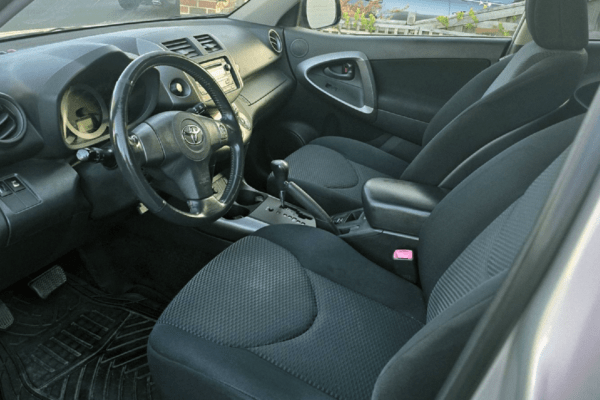 Аренда внедорожника Toyota RAV4 в Севастополе